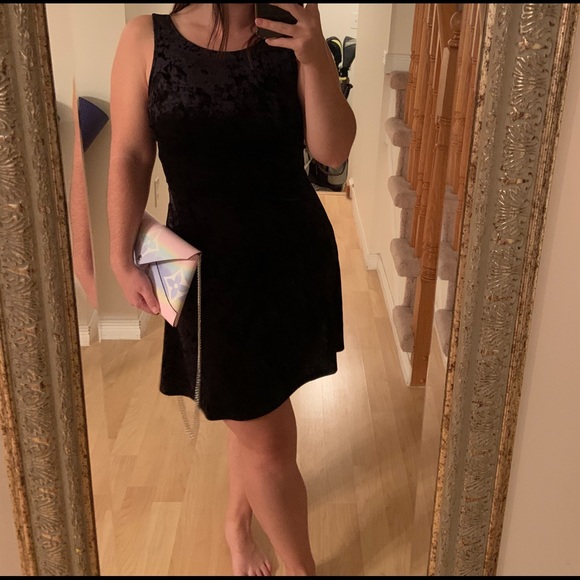 3 for $20 ⭐️ Velour Dress - Picture 5 of 7